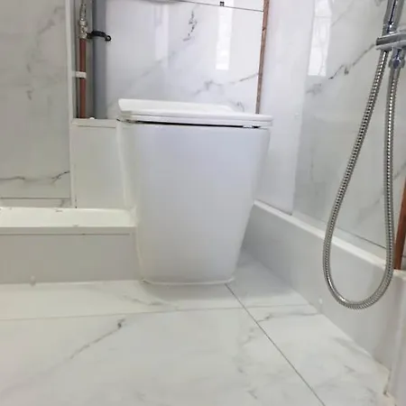Ensuite With Kitchen Stunning Double-Bed Room In Zone 2 London Exterior photo
